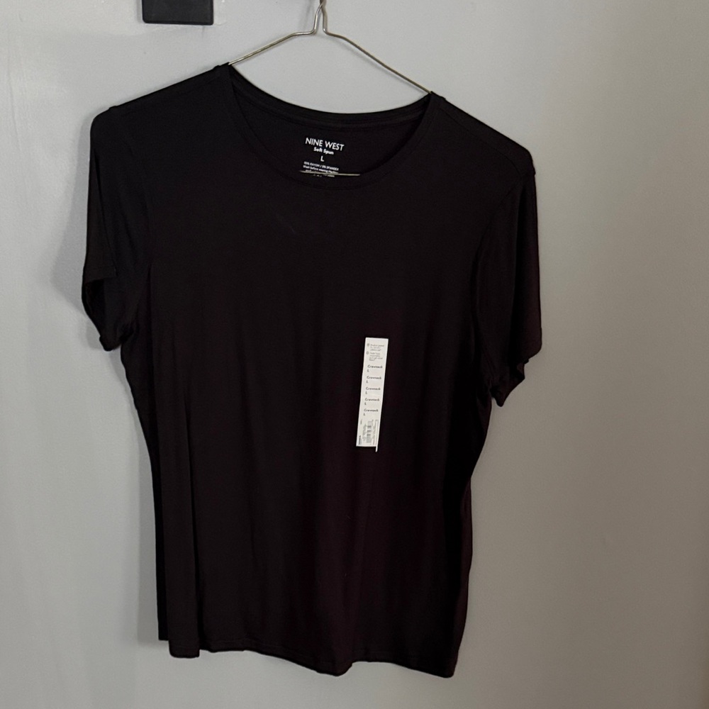Women’s Nine West tshirt.